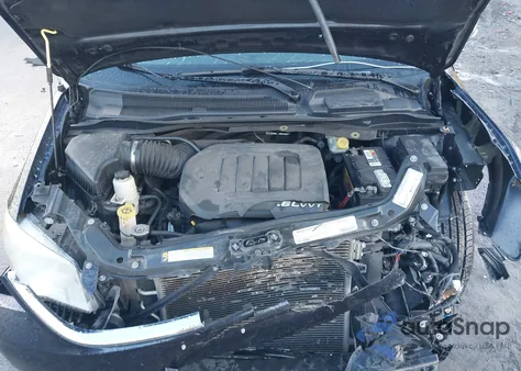 2011 Chrysler Town & Country Touring-L z USA, uszkodzony, nr VIN 2A4RR8DG8BR655996